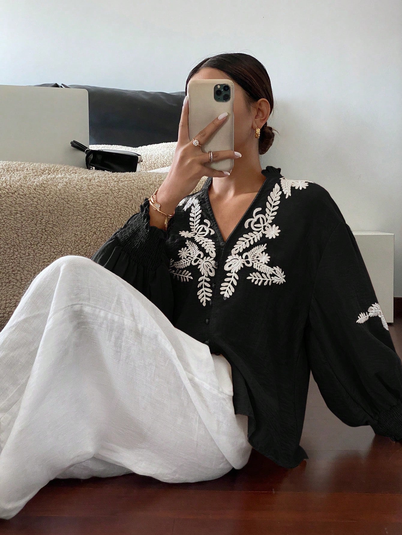 V-neck Machine Embroidery Pearl Single-breasted Lantern Long Sleeve Top